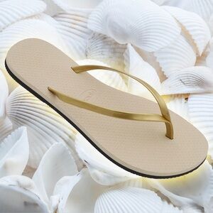 A008 Rockin Y2K Gold Metallic Flip Flops Minimalist Sandals size 6